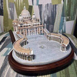 Danbury Mint The Vatican St. Peter's Basilica Model Sculpture With Wood Base